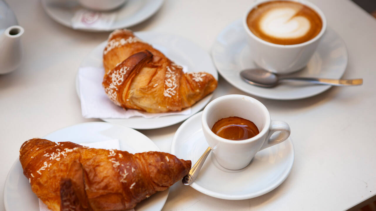Savour "La dolce vita" - it works wonderfully in the hotel café.
