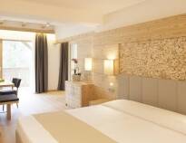 Indretningen af de moderne værelser er delvis inspireret af Dolomitternes natur.