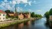 Nyd en dejlig ferie centralt i den middelalderlige svenske by, Arboga.