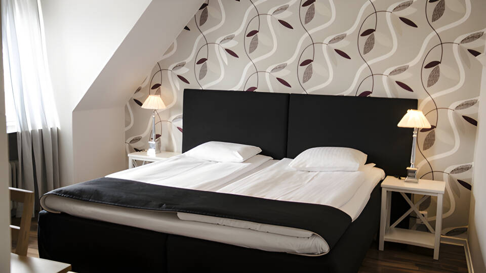 Stay comfortably at Gillet Hotel & Restaurant, located in a quiet area of Gamla Stan by Köpingsån.