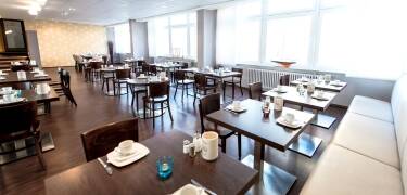 Starta din dag med en ordentlig frukost i hotellets fina frukostrestaurang.