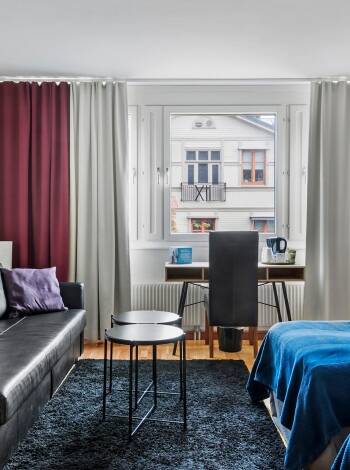 Bo i ljusa, bekväma rum med hemtrevlig atmosfär – perfekta för avkoppling efter en dag i Örnsköldsvik.