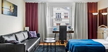 Bo i ljusa, bekväma rum med hemtrevlig atmosfär – perfekta för avkoppling efter en dag i Örnsköldsvik.