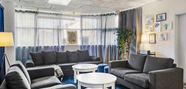 Hotellets familjära och välkomnande atmosfär får dig att känna dig som hemma från första stund.
