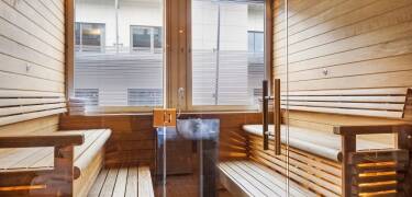Du har fri tillgång till hotellets bastu och jacuzzi.