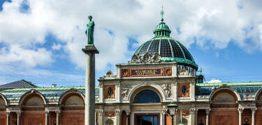 Machen Sie einen Spaziergang in Tivoli oder in den wunderschönen Gärten und Parks der Stadt.