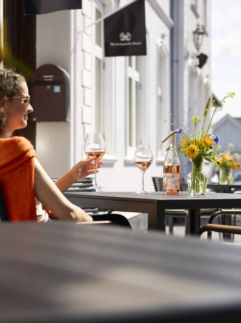 De delikate rettene kan nytes sammen med lokalt øl, juice, god vin og Stauning whisky.