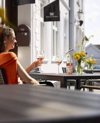 De delikate rettene kan nytes sammen med lokalt øl, juice, god vin og Stauning whisky.