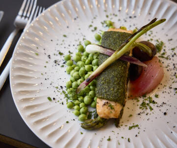 Nyd sæsonens gastronomi på hotellets meget anerkendte restaurant.