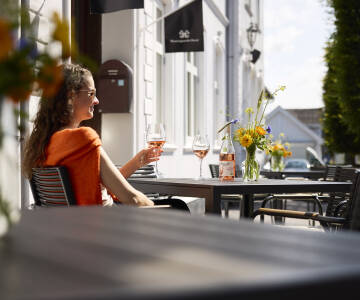 Die ausgezeichneten Gerichte lassen sich mit regionalen Bieren, Säften, erlesenen Weinen und Stauning Whisky kombinieren.