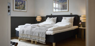 Individuelt indrettede værelser sikrer et hyggeligt og roligt ophold.