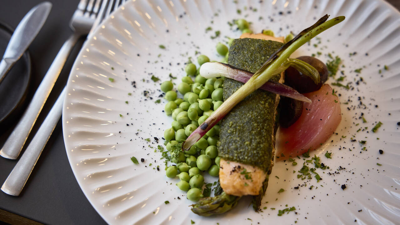 Nyd sæsonens gastronomi på hotellets meget anerkendte restaurant.