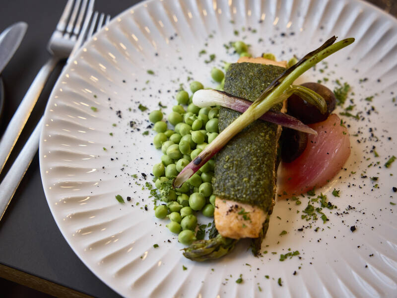 Nyd sæsonens gastronomi på hotellets meget anerkendte restaurant.