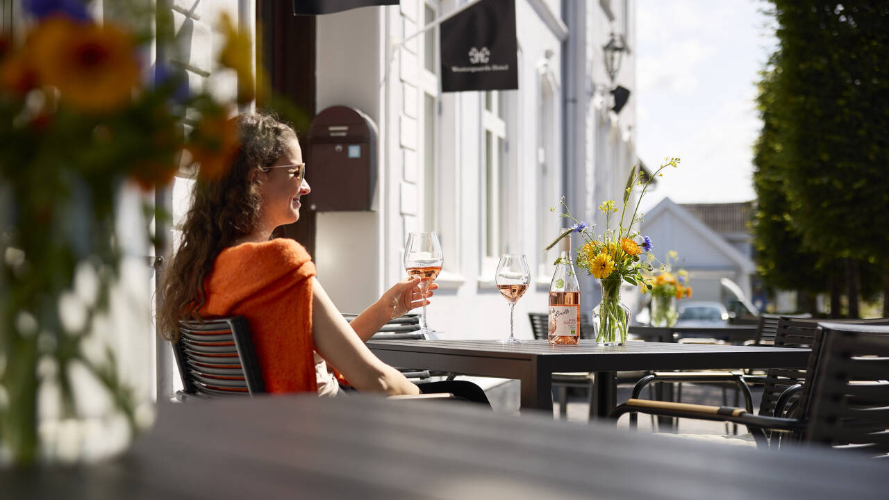 De delikate rettene kan nytes sammen med lokalt øl, juice, god vin og Stauning whisky.