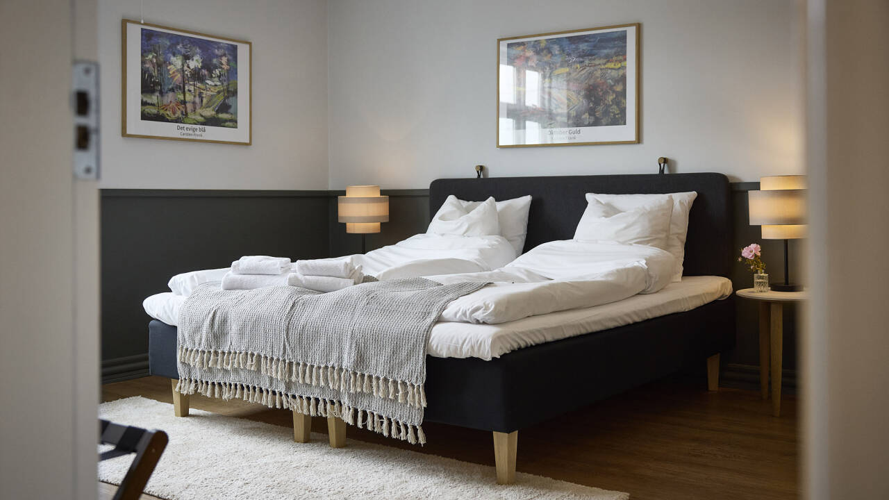 Individuellt inredda rum ger en bekväm och rofylld vistelse.