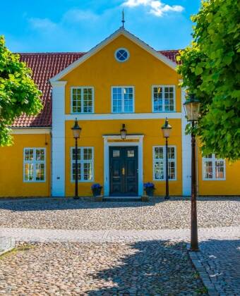 Opplev kunst på Museum Jorn og historie på Museum Silkeborg med den berømte Tollundmannen.