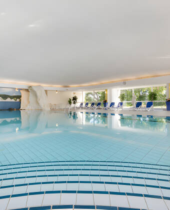 Entspannen Sie nach einem Ausflug im Spa – Pool und Sauna inklusive.