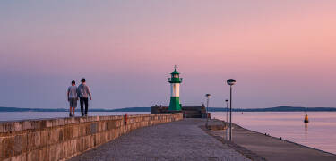 Gå en tur til de brede strande i Neu Mukran og Prora, som kun ligger få minutter væk.