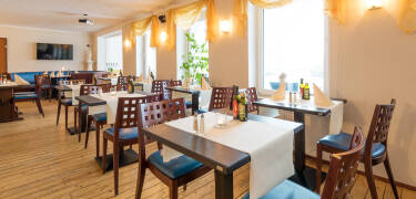 Im hauseigenen Restaurant können Sie italienische und norddeutsche Küche genießen.
