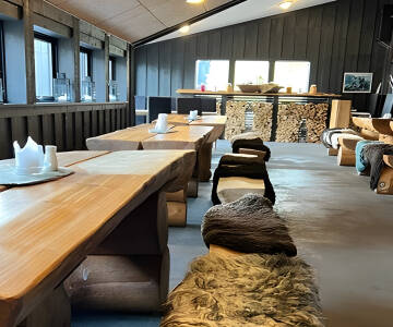 Genießen Sie einen Drink in der gemütlichen und einladenden Hotelbar.