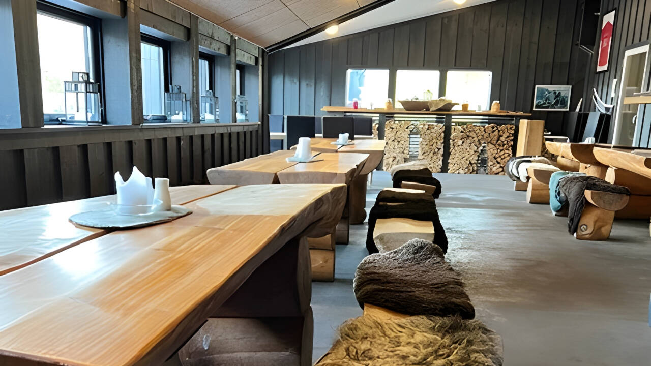 Slap af med en drink i hotellets hyggelige og indbydende bar.