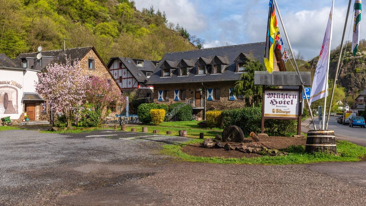 Das familiengeführte Hotel befindet sich neben einer alten Mühle, umgeben von wunderschöner Natur in der Nähe der Mosel.