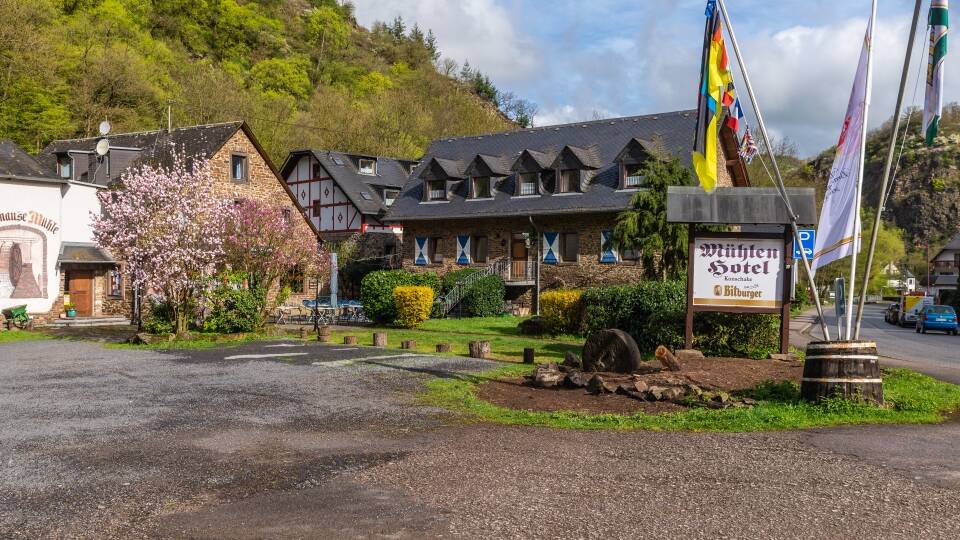 The family-run hotel is located next to an old mill, surrounded by beautiful nature near the Moselle River.