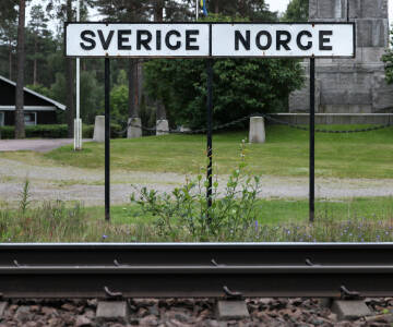 Dra nytta av den enkla tillgången till attraktioner och upplevelser på andra sidan gränsen.