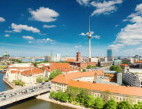Berlin är en spännande huvudstad som har ett brett utbud av kulturella, historiska och gastronomiska upplevelser.