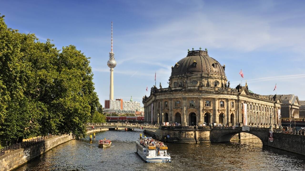 Det er et must å besøke den populære museumsøyen i sentrum av Berlin, som dere også kan oppleve på en seiltur gjennom byen.