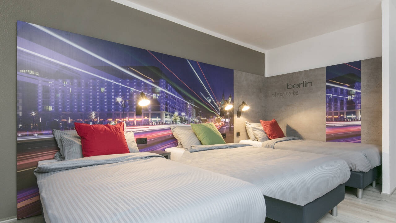 De moderne hotellrommene kan bestilles for opptil 6 personer. Perfekt for en familie!