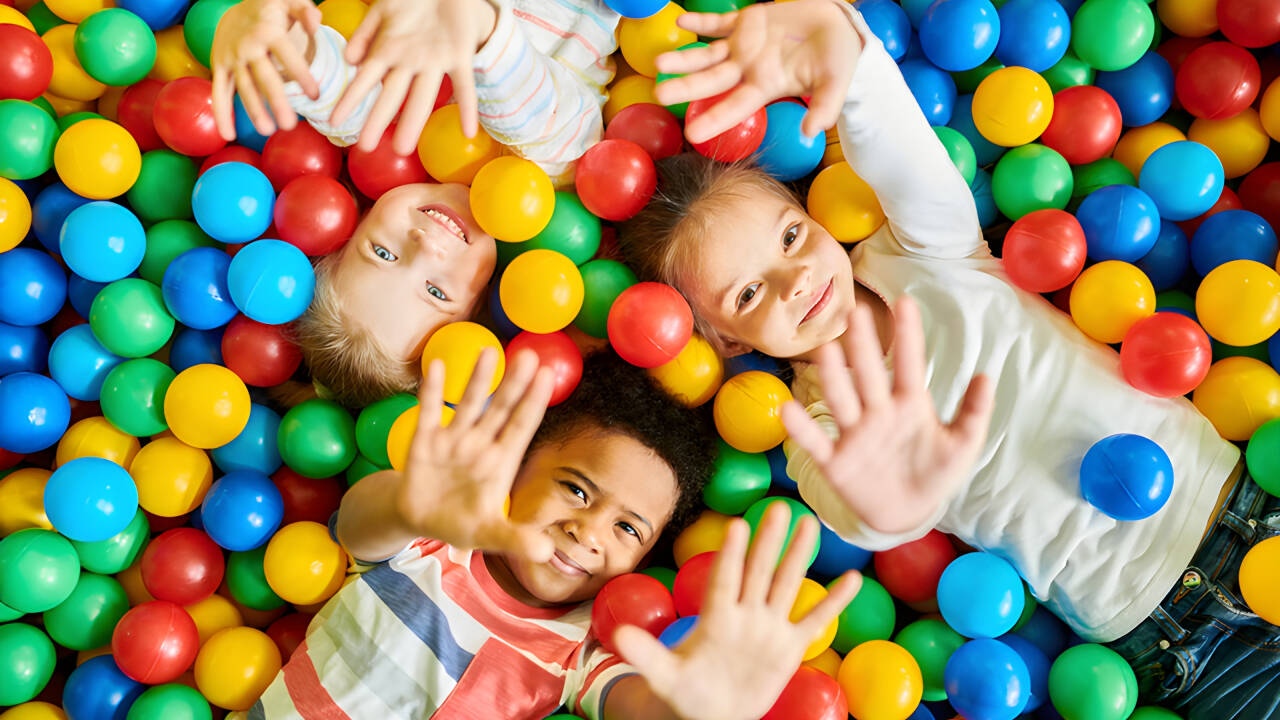 Barna kan boltre seg på Jolos Kinderwelt. Eventyrlekeplassen har alt som får barns hjerter til å slå fortere.