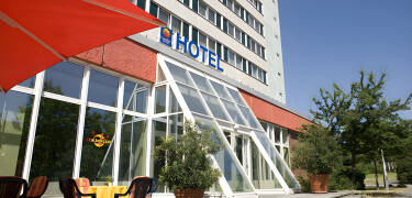 Hotel Berlin Lichtenberg ligger i stadsdelen Lichtenberg och härifrån tar ni er lätt till Alexanderplatz.