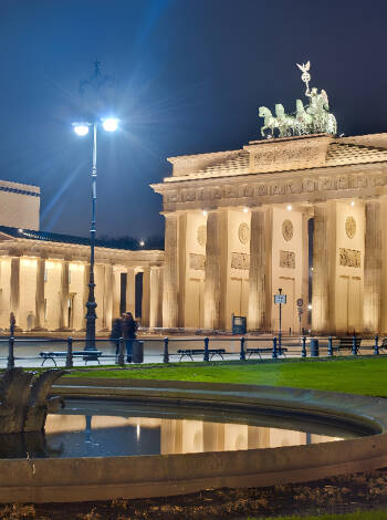 Brandenburg Tor är den sista bevarade stadsporten i Berlin och är stadens imponerande kännetecken