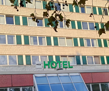 Hotel Berlin Lichtenberg ligger i den store bydel Lichtenberg, hvorfra det er nemt kommer ind til Alexanderplatz.