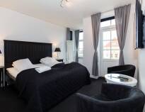 The hotel's rooms are decorated with inspiration from Skagen's sights, and all have a private bathroom and a cosy seating area.