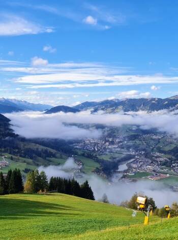 Dank der Hanglage des Hotels genießen Sie einen herrlichen Ausblick ins Salzachtal.