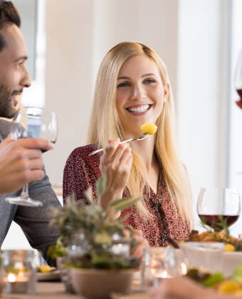 Kvällstid kan ni äta en välsmakande 4-rätters meny i den stämningsfulla restaurangen