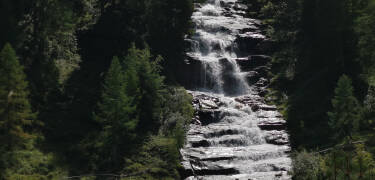 Erforschen Sie die Umgebung im Rauris-Tal, wo es goldhaltiges Wasser gibt und Sie selbst Gold waschen und finden könnten.