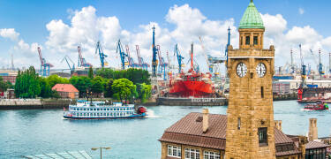 Go on a city break in Hamburg, with plenty of exciting experiences, cultural and historical sights and cosy shopping trips.