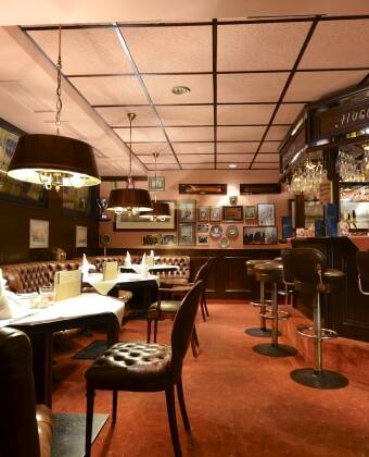 After an exciting day in Hamburg, a drink in the hotel's cosy 'Clipperlounge' bar is a must.