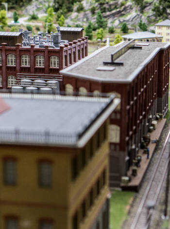 I UNESCO listade Speicherstadt kan ni besöka världens största modell-järnbana i "Miniatur Wunderland".