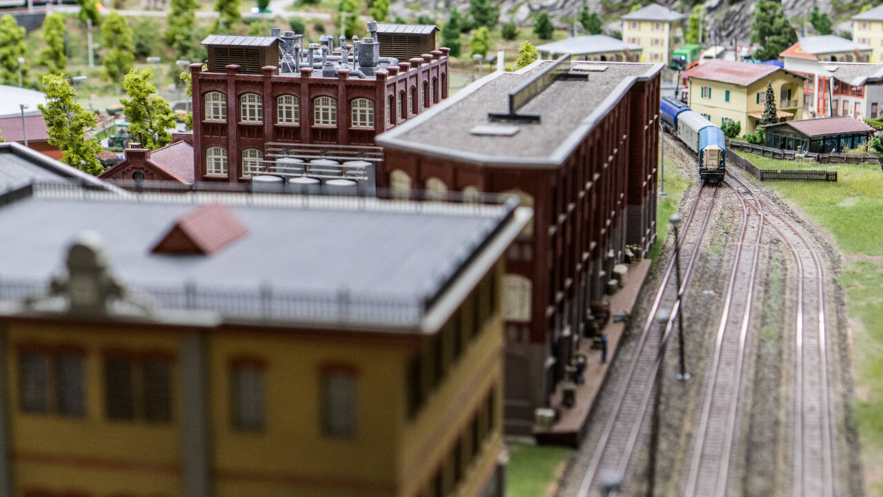 I det UNESCO-listede Speicherstadt-området kan dere oppleve verdens største modelljernbane i Miniatur Wunderland.