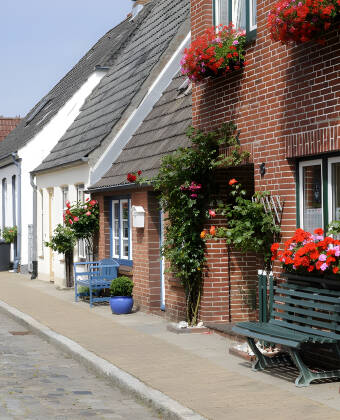 Enjoy a quiet and cosy stroll through the many small streets of the charming canal town Friedrichstadt.
