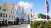 In unmittelbarer Nähe des Hotels liegt die charmante Stadt Friedrichstadt mit ihren vielen Kanälen und den schönen Häusern.