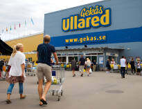 Besøk det populære varehuset Gekås Ullared, som ligger en kort kjøretur fra hotellet.
