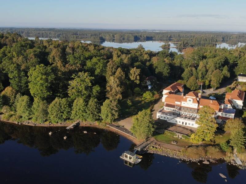 Historisches Herrenhaus mit Kolonialarchitektur aus dem Jahr 1900 und modernem Komfort.