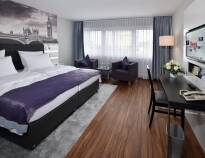I bor på moderne og nyligt renoverede værelser som alle tilbyder et lækkert og højt komfortniveau.