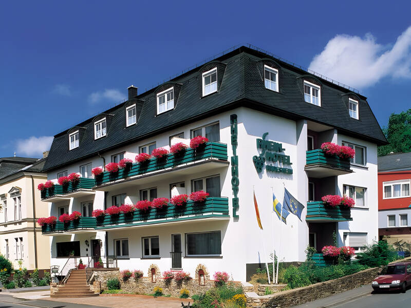 Rheinhotel Rüdesheim is perfectly positioned near the Rhine promenade in one of Germany’s most famous wine regions.