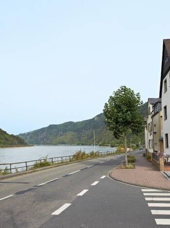 Das Hotel Krone Kestert liegt direkt am Rheinufer und bietet eine tolle Aussicht auf den Rhein.
